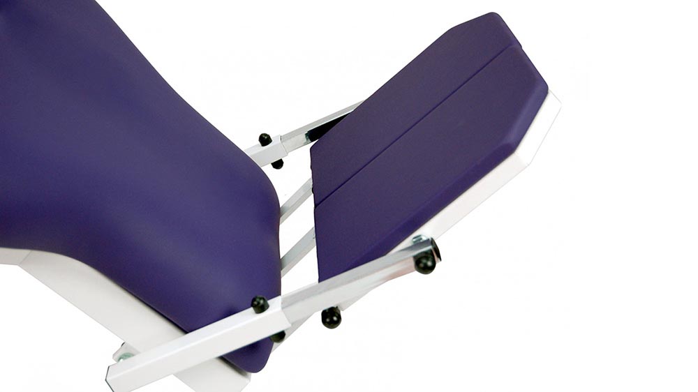 Plateau repose-pieds pour table de verticalisation pour les traitement de physiothérapie et la mobilisation de personnes souffrant d'un handicap