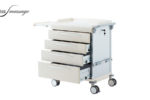 Chariot médical pour hôpitaux et centres médicaux modèle Lint avec tiroirs ouverts