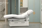 Cabinet de massage équipé de la table de massage modèle Triumph blanche